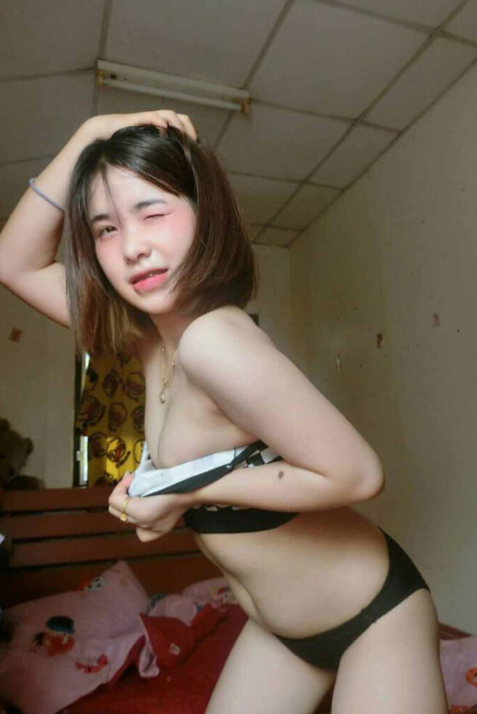 สาวไทยถอดชุดอ้าหีโชว์1